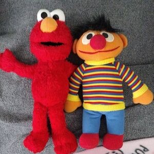 Sesame Street Elmo and Ernie Plush Duo